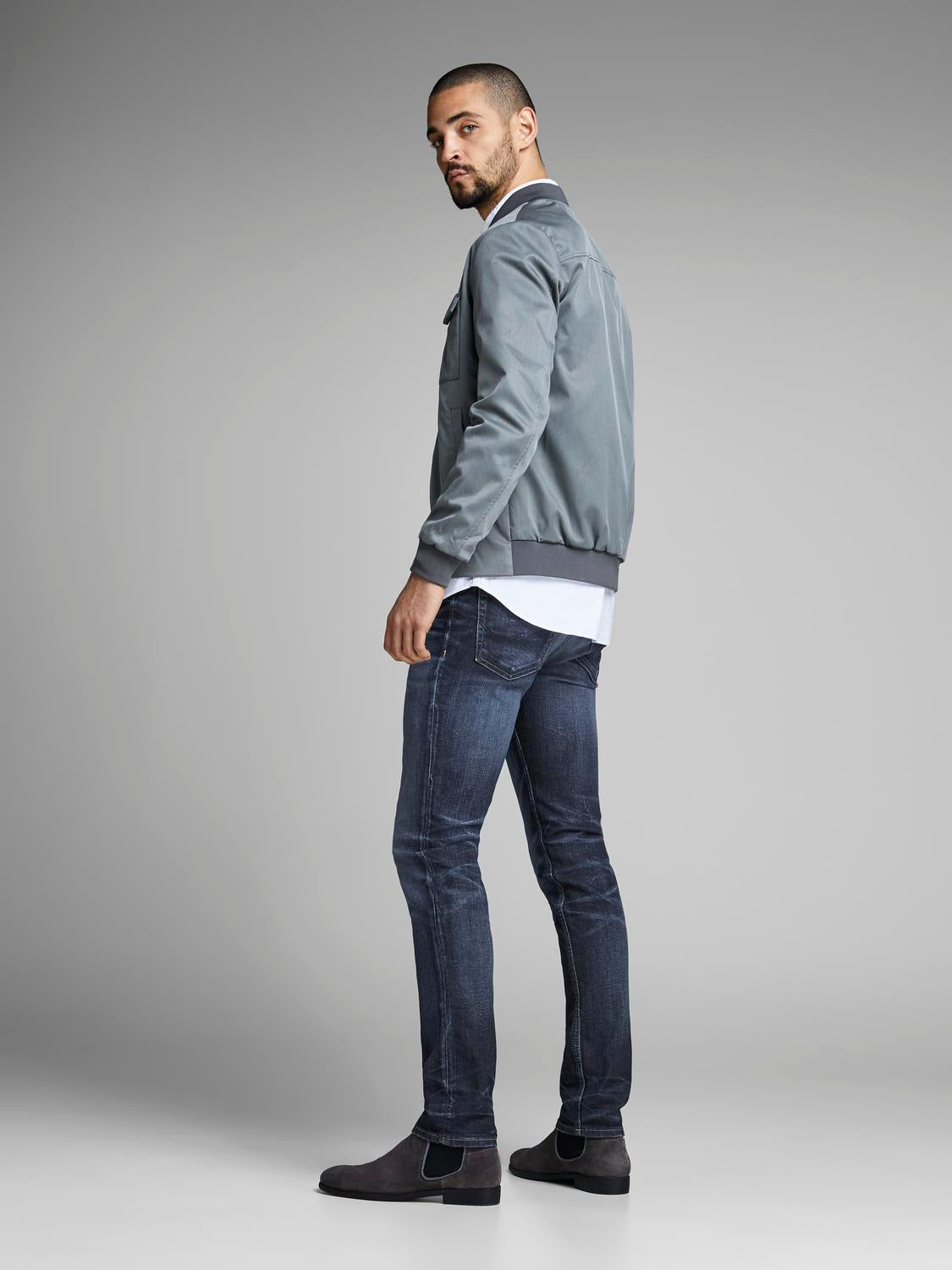 model_shot-back